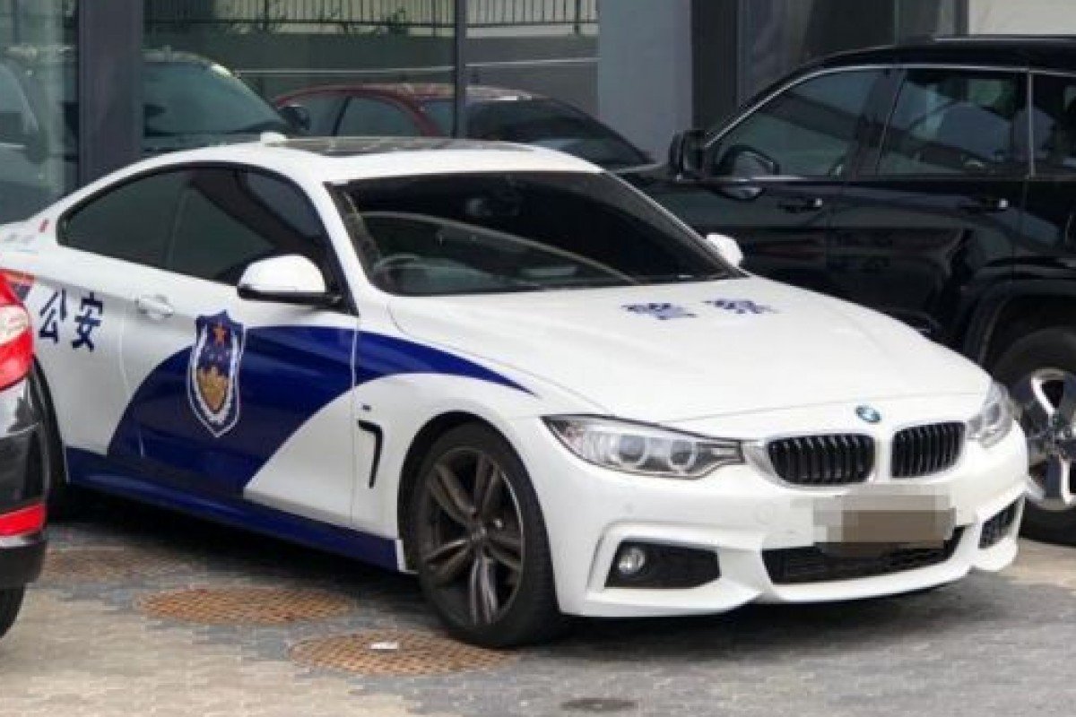 Một chiếc xe ở Úc&nbsp;dán đề can xe cảnh sát Trung Quốc.