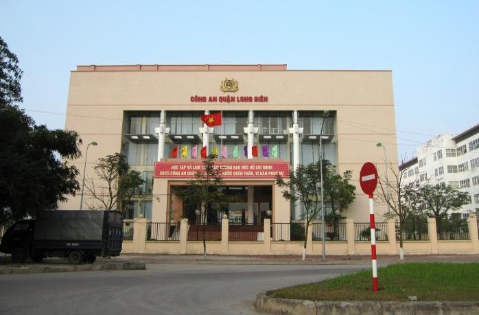 Công an quận Long Biên đang tiếp tục làm rõ vụ việc chị H. tố bị tình nhân cũ ép quan hệ tình dục bằng clip nóng.
