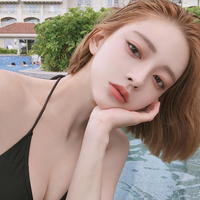 Kang Taeri là hot girl nổi tiếng Hàn Quốc, sở hữu 1,6 triệu lượt theo dõi trên Instagram. 