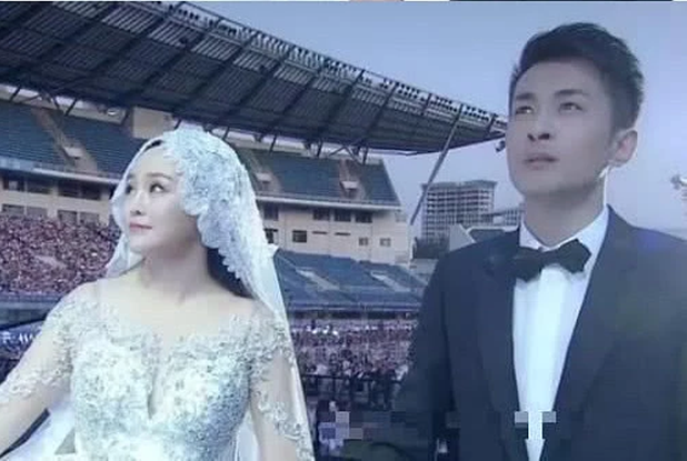 Cặp đôi tổ chức "siêu đám cưới" gây xôn xao cộng đồng mạng Trung Quốc