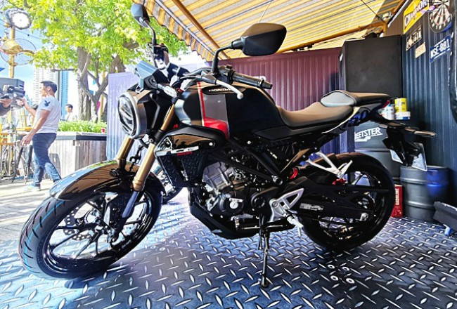 Honda CB150R là dòng mới với thiết kế tân cổ điển rất ấn tượng, được ra mắt tại Thái Lan, một thị trường xe cũng rất gần gũi với thị trường xe máy ở Việt Nam.