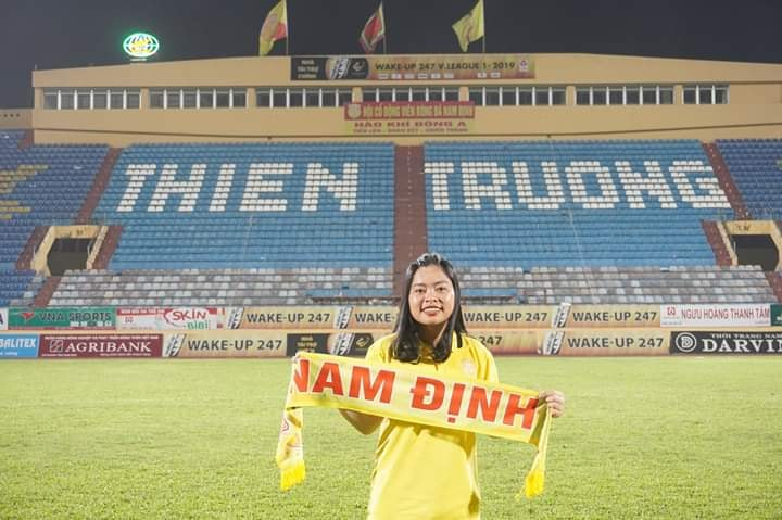 Nguyễn Khánh Ly, nữ CĐV nhiệt thành của CLB bóng đá Nam Định.