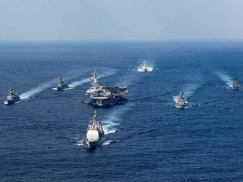 Nhóm tác chiến tàu sân bay USS Carl Vinson trong chuyến thăm Philippines tháng 2-2018. Ảnh: AP