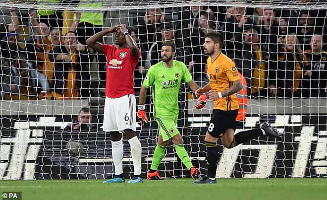 Pogba đá hỏng penalty trước Wolves