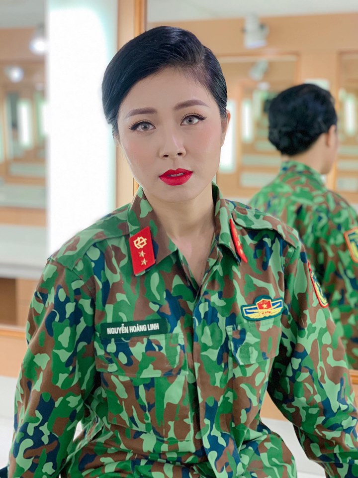 MC Hoàng Linh trong chương trình Chúng tôi là chiến sĩ.
