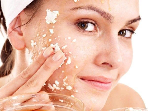 Tẩy da chết là một trong những bước chăm sóc da không thể thiếu