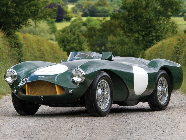 1953 Aston Martin DB3S Works: 10,5 triệu đô la &#40;hơn 240 tỷ VND&#41;. Đây là một trong hai chiếc xe dòng Works còn sót lại hiện nay. Chủ sở hữu trước đây bao gồm các tay đua nổi tiếng Peter Collins và Roy Salvadori.