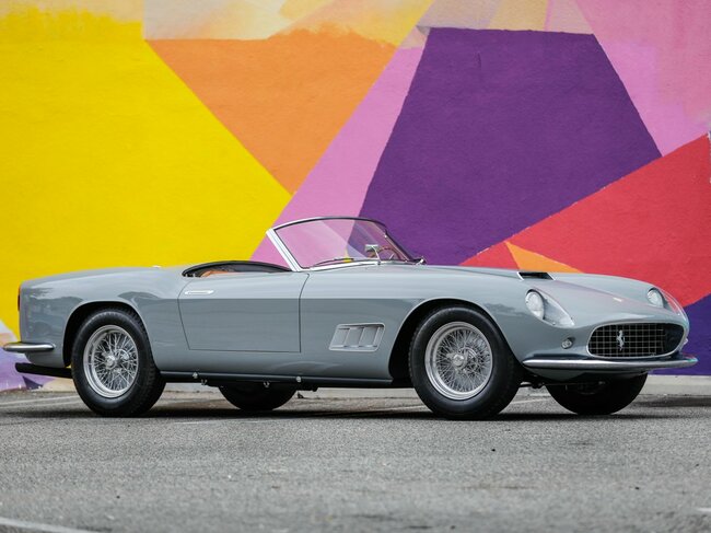 1958 Ferrari 250 GT LWB California Spider: 13 triệu đô la &#40;hơn 300 tỷ VND&#41;. Ferrari chỉ sản xuất 50 chiếc xe dòng Spider với chiều dài LWB.