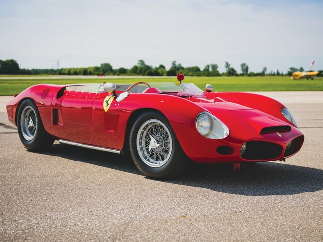 1962 Ferrari 196 SP của Fantuzzi: 10 triệu đô la (hơn 230 tỷ VND). Chiếc Ferrari này là một trong năm nguyên mẫu thể thao Scuderia Ferrari còn sót lại được chế tạo cho mùa đua 1961.