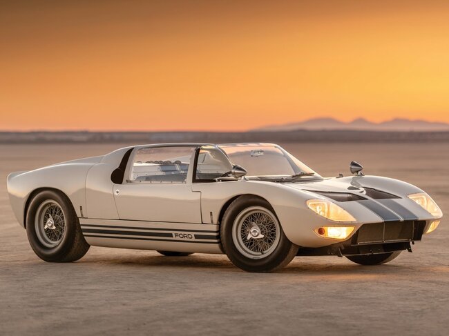 1965 Ford GT40 Roadster Prototype: 7 triệu - 9 triệu đô la &#40;162 – 208 tỷ VND&#41;. Đây là chiếc đầu tiên trong số 5 chiếc GT40 Roadsters được Ford chế tạo.