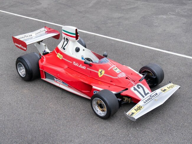 1975 Ferrari 312T: 6 triệu đến 8 triệu đô la (140 – 162 tỷ VND). Niki Lauda đã lái chiếc Ferrari này trong Giải vô địch Thế giới Công thức 1 đầu tiên vào năm 1975.