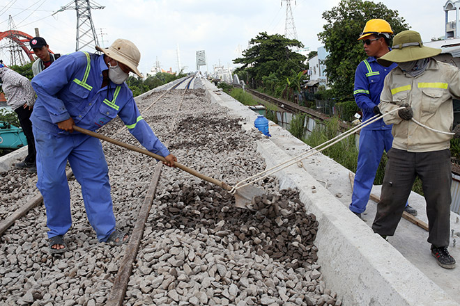 Cận cảnh cầu đường sắt trăm tỷ bắc qua sông Sài Gòn trước giờ G - 8