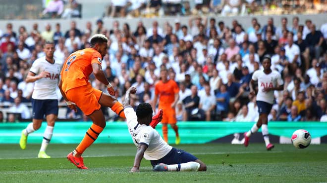 Joelinton ghi bàn quan trọng&nbsp;cho Newcastle