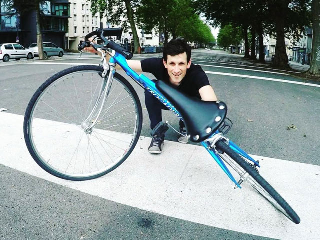 Choáng với chiếc xe đạp có khả năng "đánh võng" trên đường