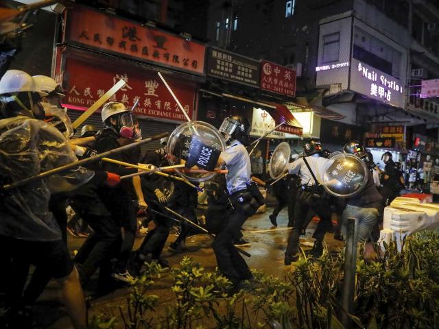 Hong Kong căng như dây đàn, Trung Quốc gửi cảnh báo cứng rắn nhất