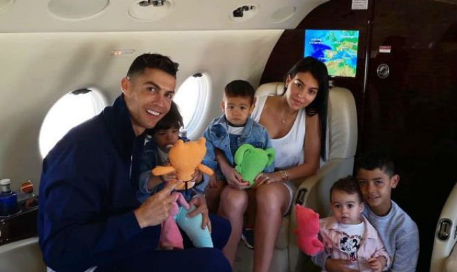 Tổ ấm hạnh phúc hiện tại của Ronaldo và Georgina bên 4 đứa con của họ