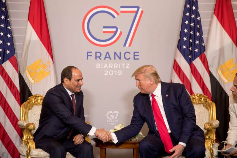 Tổng thống Mỹ Donald Trump tiếp đón Tổng thống Ai Cập Abdel Fattah al-Sisi bên lề hội nghị thượng đỉnh G-7 (Ảnh: AP)&nbsp;