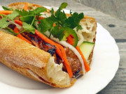 Ẩm thực - Bánh mì nem nướng lạ miệng ở xứ &quot;người đẹp Tây Đô&quot;