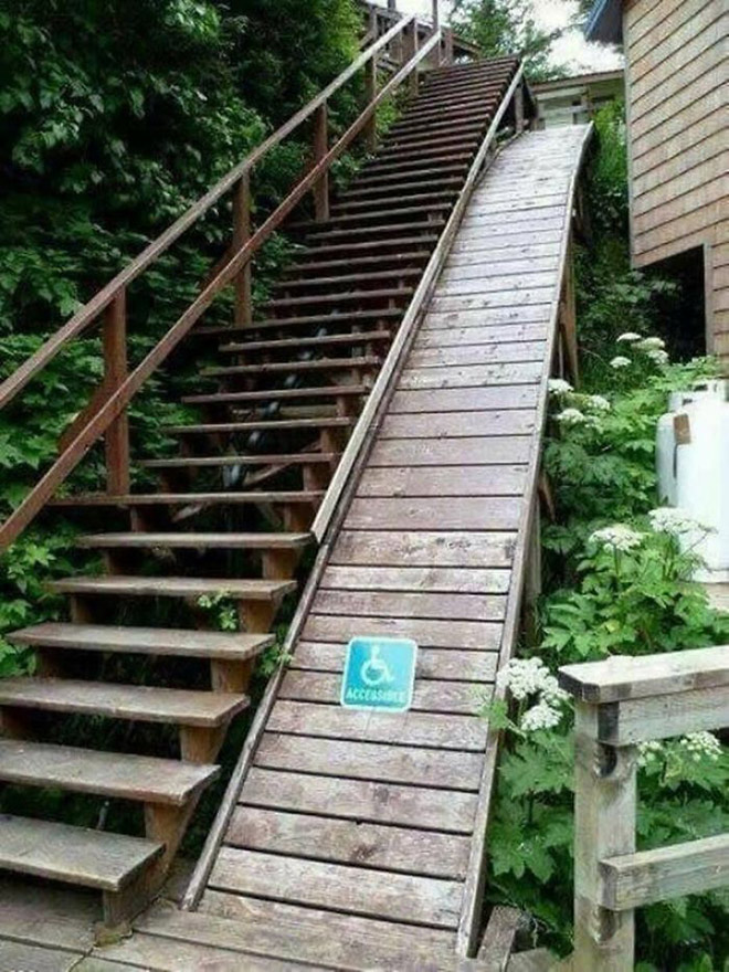 Đường cho người khuyết tật mà có khác gì cái cầu trượt hay không?