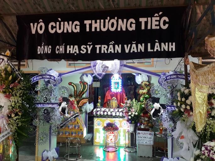 Đám tang chiến sĩ Trần Văn Lành