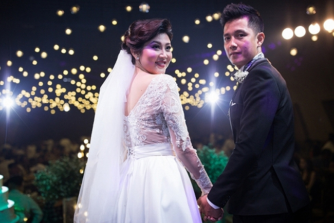 Tháng 7.2017, siêu mẫu - diễn viên Trúc Nguyễn kết hôn cùng tiền đạo Sỹ Mạnh sau 3 năm yêu xa. Thời điểm này, tên tuổi của Trúc Nguyễn nổi đình đám trong showbiz.