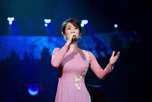 Cuộc sống sau ly hôn của diva Hồng Nhung: “Tôi phải nhờ bố 83 tuổi, bị bệnh tim trông con” - 3