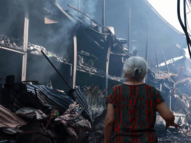 Cận cảnh nhà máy phích nước Rạng Đông đổ nát sau khi ”bão lửa” quét qua