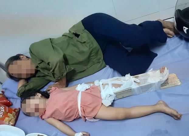 Học sinh ở Hà Nội ngã gãy chân tại trường: Phụ huynh 'tố' hiệu trưởng vô cảm - 1