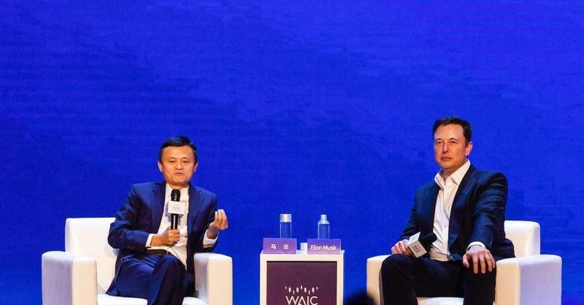 Jack Ma (trái) và Elon Musk tại Hội thảo trí tuệ nhân tạo đang diễn ra tại Thượng Hải, Trung Quốc