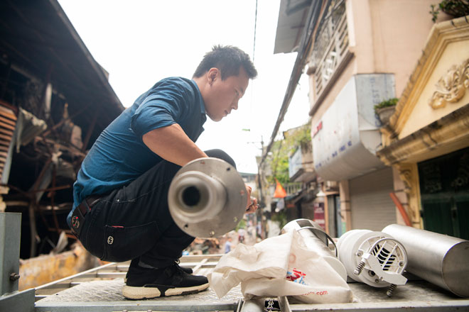 Đo mức độ ô nhiễm, độc hại tại hiện trường cháy nhà kho Rạng Đông - 9