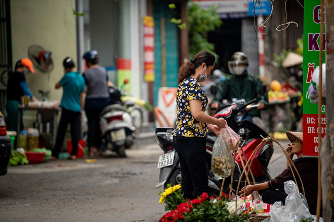 58 hộ dân gần nhà máy đã dọn đồ về nhà . Các cửa hàng buôn bán kinh doanh dọc tuyến phố đã hoạt động trở lại sau một ngày nghỉ bán hàng.