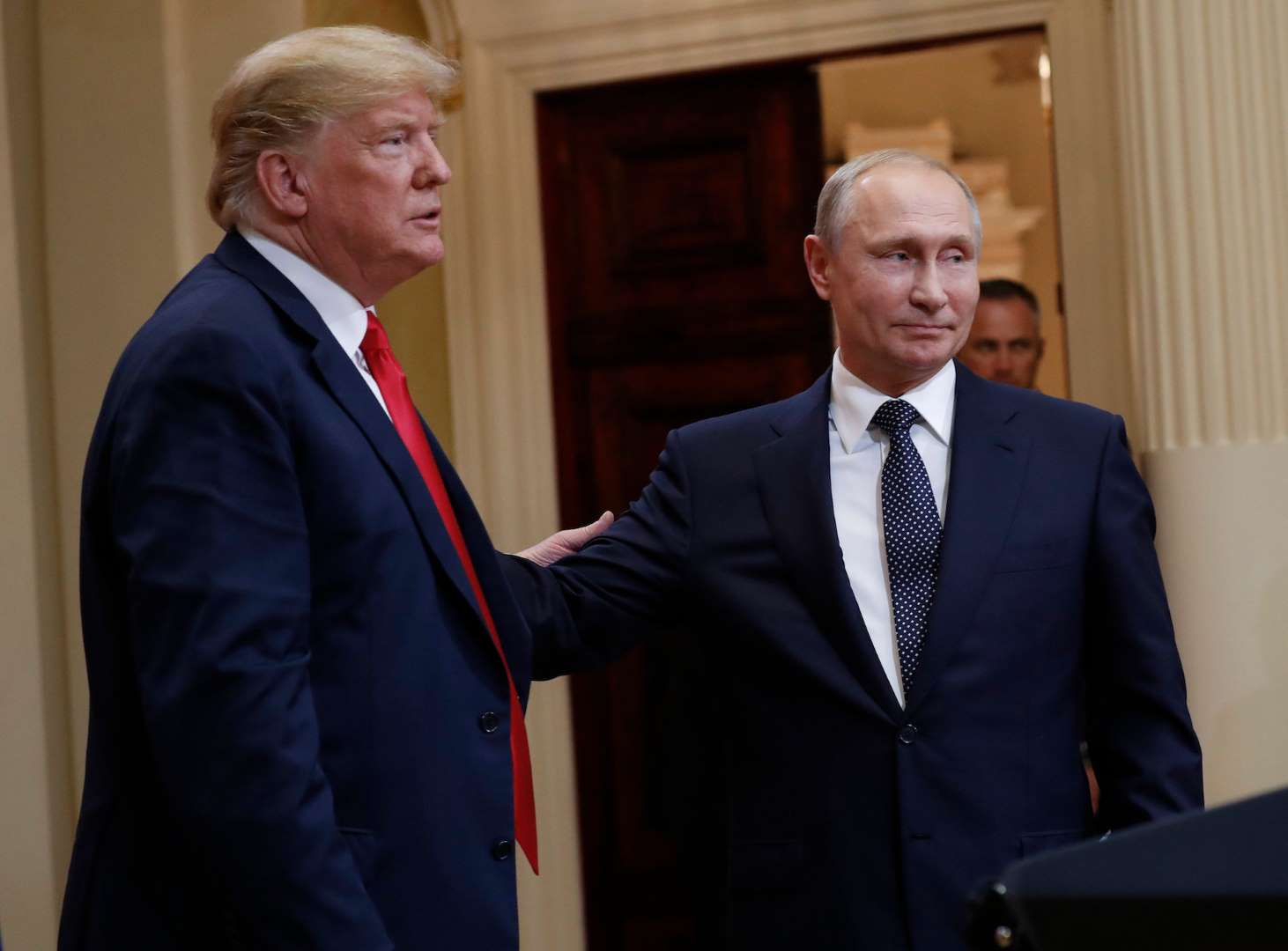 NATO không muốn làm tổn hại quan hệ giữa Tổng thống Donald Trump và người đồng cấp Vladimir Putin? (Ảnh:AP)