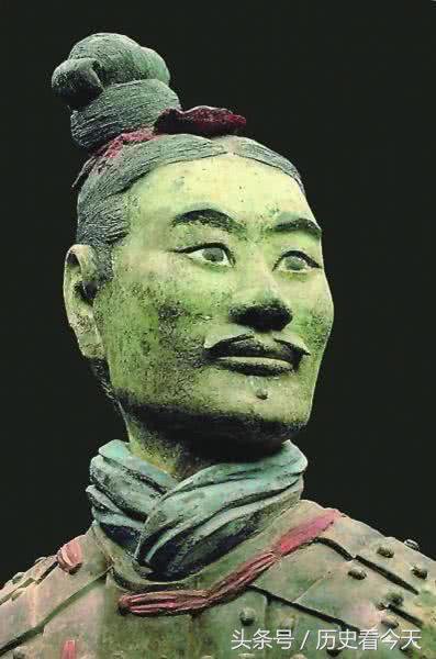 Chiến binh đất nung&nbsp;mặt xanh trong lăng mộ Tần Thủy Hoàng.