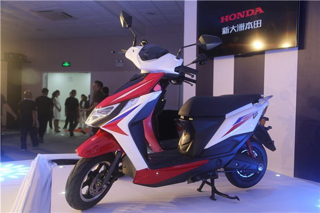 Honda D8E sở hữu thiết kế góc cạnh tương tự Honda Beat