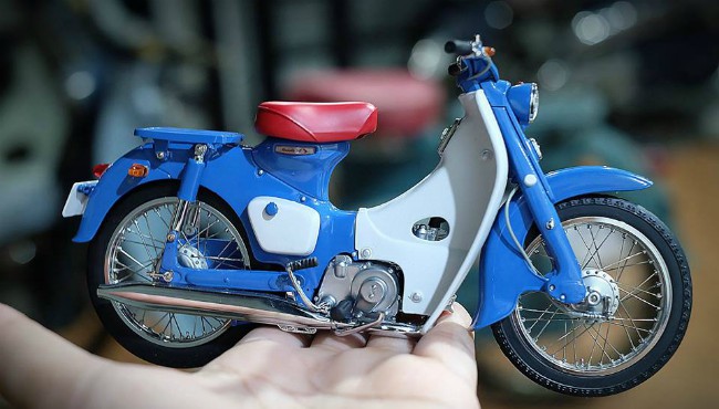 Honda Super Cub trở nên nổi tiếng và trở thành biểu tượng, lập kỷ lục là xe hai bánh bán chạy nhất toàn cầu.