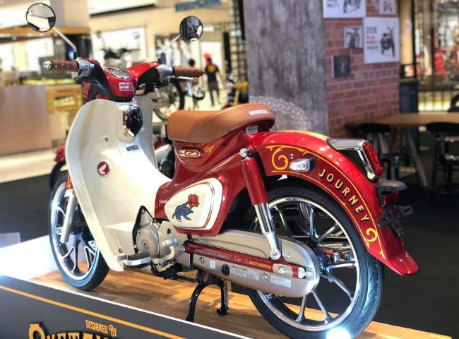 Một chiếc Super Cub C125 được độ đẹp lung linh.