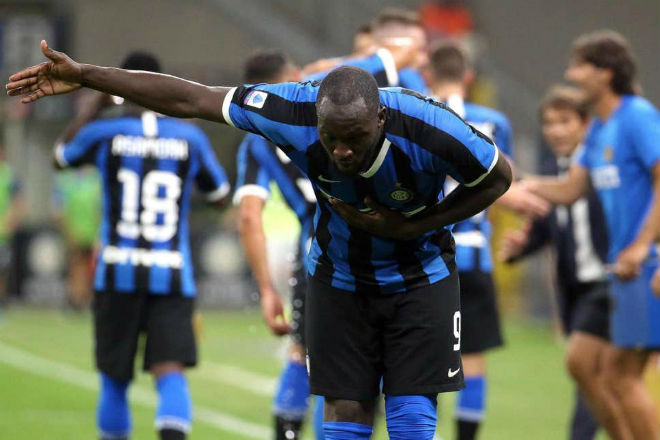 Lukaku ghi bàn ngay trận ra mắt Inter Milan ở vòng mở màn Serie A vào lưới Lecce