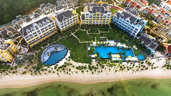 Bất động sản nghỉ dưỡng đang phát triển nhanh nhờ lượng khách du lịch tới Việt Nam tăng mạnh (Ảnh: Khu nghỉ dưỡng JW Marriott Phu Quoc Emerald Bay)
