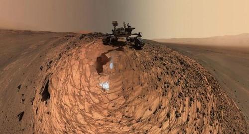 Xe tự hành Curiosity của NASA trên sao Hỏa.