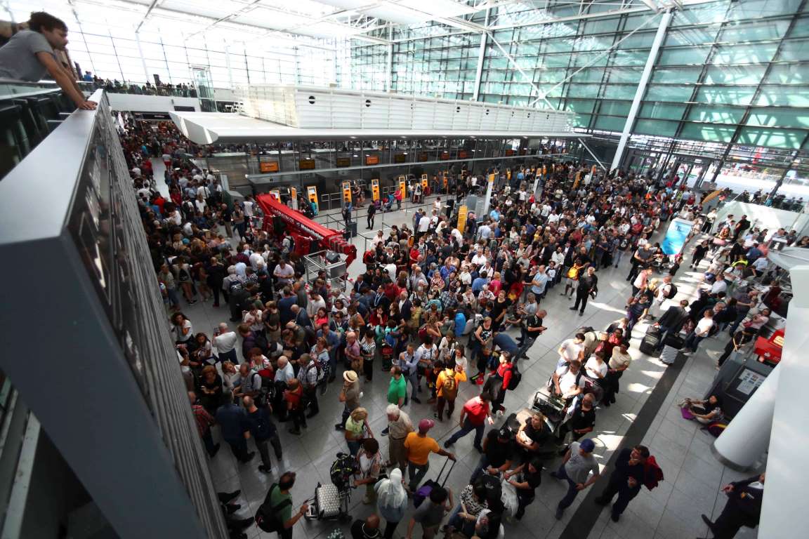 Gần 200 chuyến bay tại sân bay Munich bị hủy bỏ vì một sự cố rất hy hữu (Ảnh: AP)