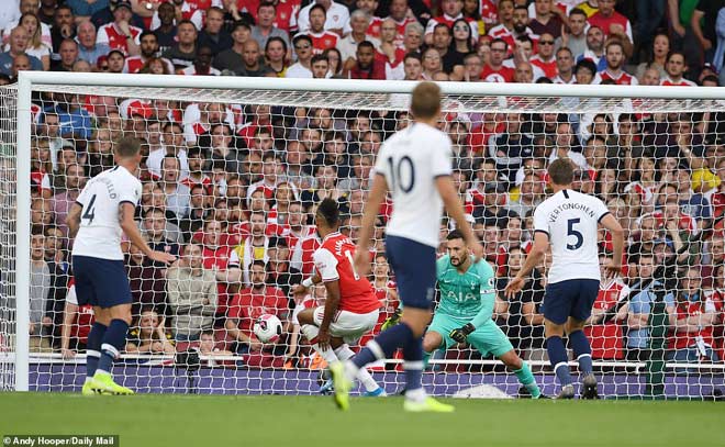 Aubameyang gỡ hòa 2-2 cho Arsenal