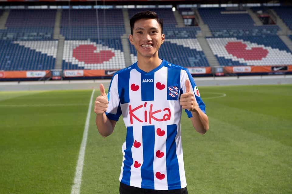 Đoàn Văn Hậu rạng rỡ ra mắt câu lạc bộ Hà Lan SC Heerenveen. Ảnh FBNV.