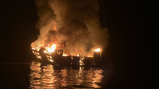 Du thuyền&nbsp;bốc cháy kinh hoàng ở California&nbsp;khiến 25 hành khách thiệt mạng (Ảnh: EPA)