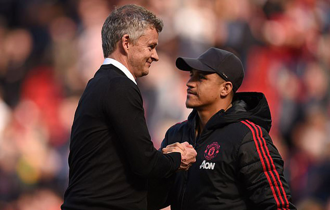 Solskjaer và Mourinho đều không thể "hồi sinh" Sanchez