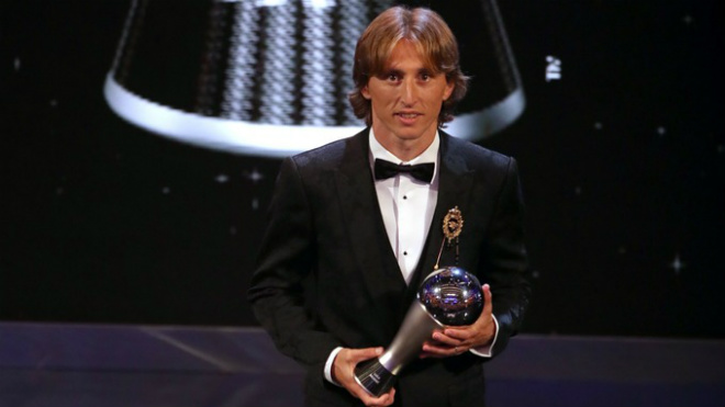 Modric đoạt danh hiệu "FIFA The Best 2018" khi đánh bại cả Messi và Ronaldo ở cuộc bầu chọn