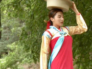 Thời trang - Kỳ Duyên tự nhận mặc hanbok thẳng đuột như thước kẻ