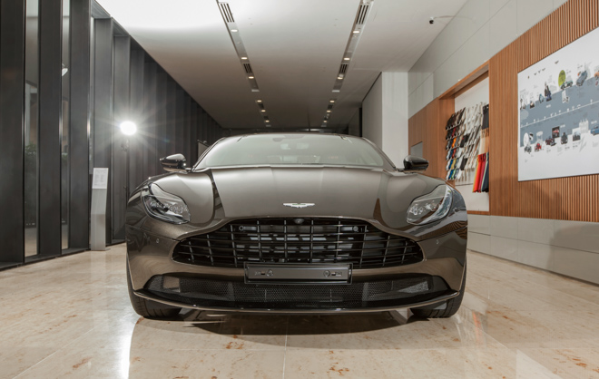 Tận mục sở thị siêu xe Aston Martin DB11 V8 màu độc tại TP.HCM - 2