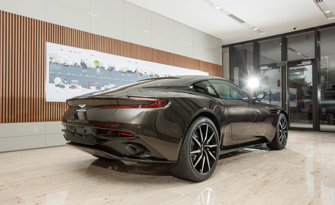Tận mục sở thị siêu xe Aston Martin DB11 V8 màu độc tại TP.HCM - 3