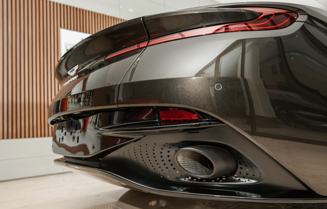 Tận mục sở thị siêu xe Aston Martin DB11 V8 màu độc tại TP.HCM - 4