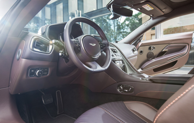 Tận mục sở thị siêu xe Aston Martin DB11 V8 màu độc tại TP.HCM - 7